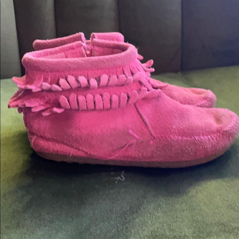 Kids pink suede Minnetonka moccasins